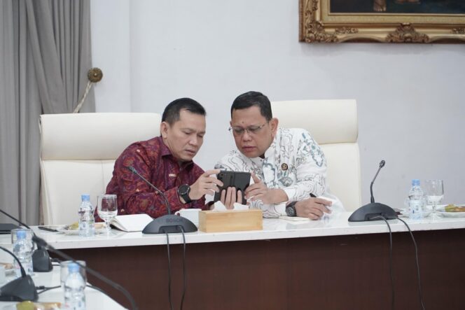 
Pj Gubernur Sumsel Elen Setiadi Terima Audiensi Pj Walikota Palembang Bahas Dukungan Penataan Kota Palembang