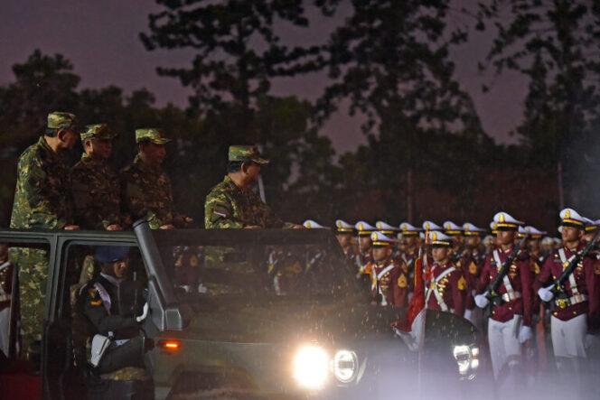 
					Presiden Prabowo Pimpin Upacara Parade Senja dan Penurunan Bendera di Akademi Militer