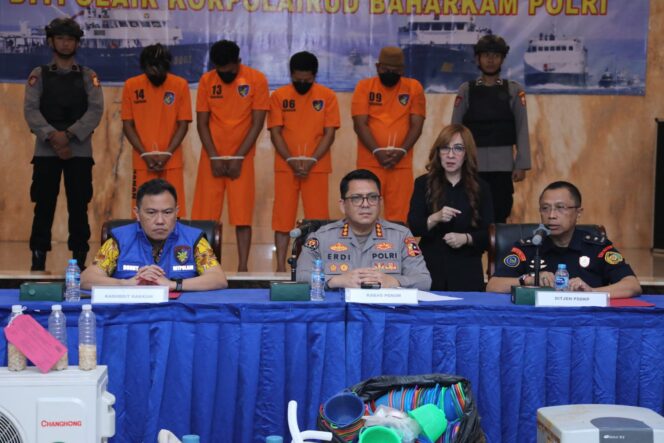 
					Baharkam Polri Gagalkan Penyelundupan 134 Ribu Benih Lobster di Banten