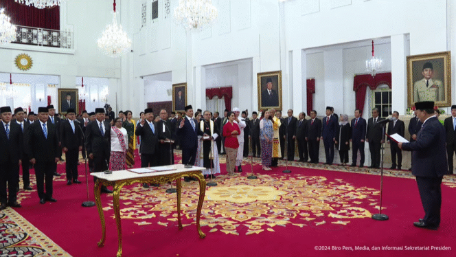 
					Presiden Prabowo Subianto Lantik Sekretaris Kabinet dan Wakil Menteri Kabinet Merah Putih