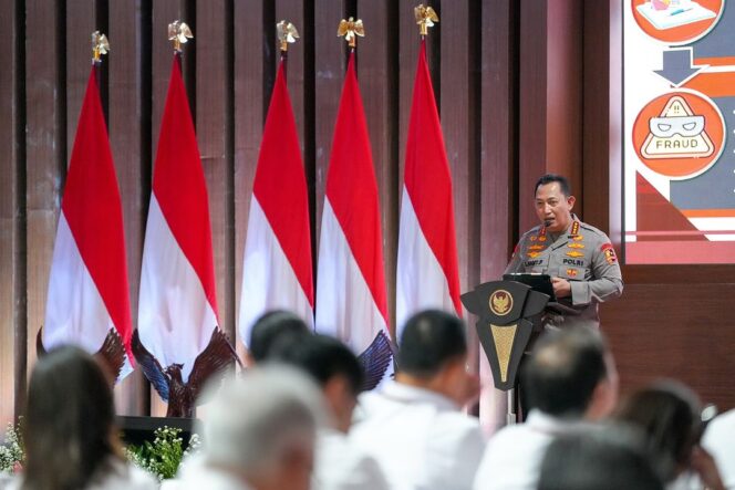 
					Kapolri Isi Materi Pemberantasan Korupsi di Retreat Kabinet Merah Putih