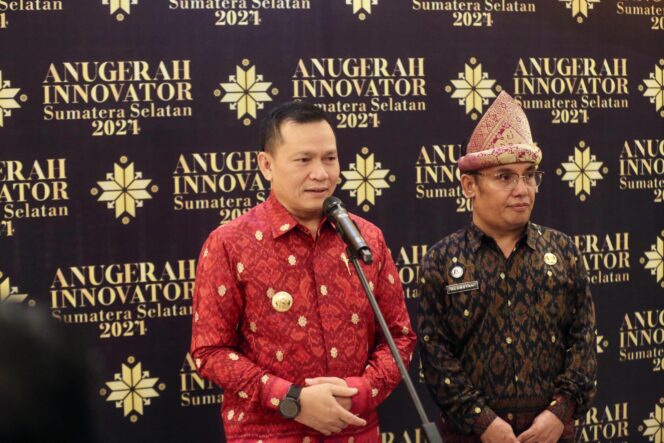 
Pj Gubernur Elen Setiadi Berikan Penghargaan  Bagi 54 Inovator Se-Sumsel Tahun 2024