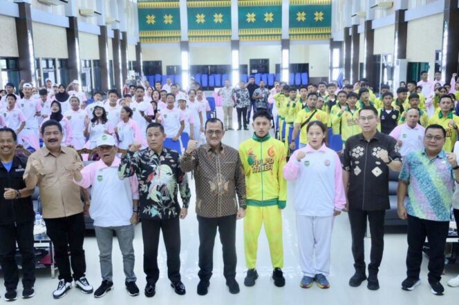 
					Sekda Edward Candra Lepas Kontingen Pra-POPNAS Sumsel 2024 ke Solo