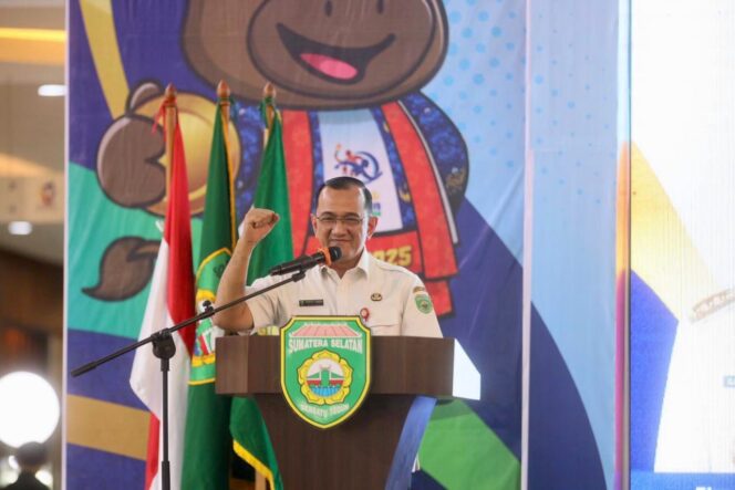 
Sekda Edward Candra Buka Lomba Senam KORPRI Memperebutkan Piala Gubernur Tahun 2024