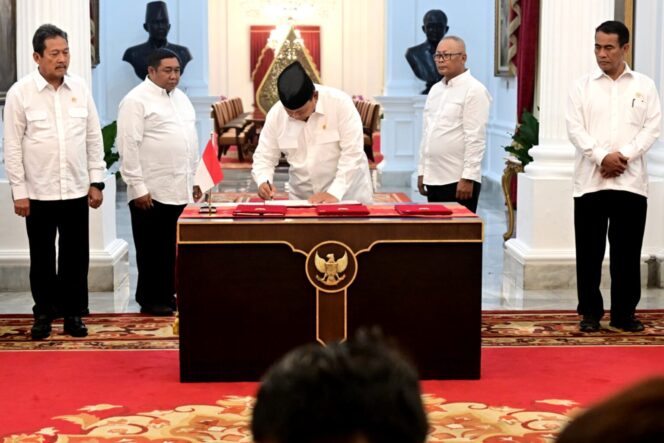 
Presiden Prabowo Subianto Tandatangani PP tentang Penghapusan Piutang Macet UMKM