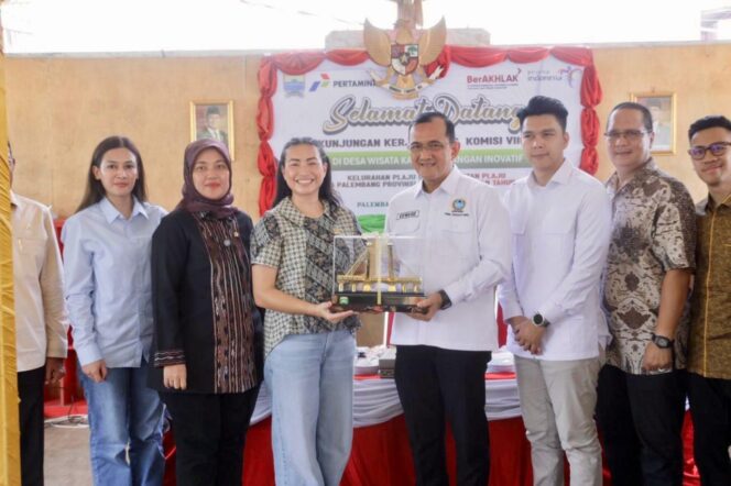 
Sekda Edward Candra Dampingi Komisi VII DPR RI, Tinjau Desa Wisata Kampung Pangan Inovatif Kelurahan Plaju