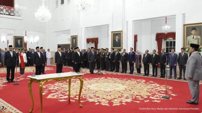 
Pimpinan dan Dewas KPK Mengucapkan Sumpah Janji di Hadapan Presiden