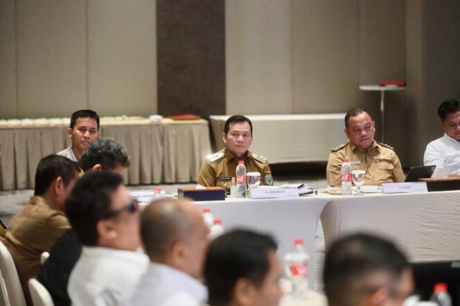 
Pj Gubernur  Elen Setiadi Bersama Forkopimda Muba Gelar Rapat Penyelesaian Illegal Drilling Pada Lahan HGU PT Hindoli