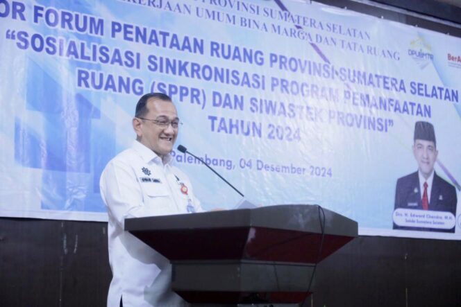 
Sekda Edward Candra Buka Rakor Forum Penataan Tata Ruang dan Siswastek Tingkat Provinsi Sumsel