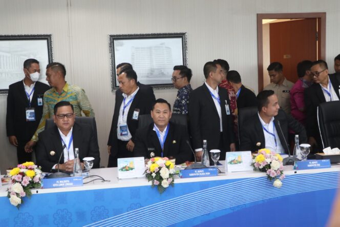 
Meriahkan HUT Muara Enim Ke-78, Pj Bupati Lepas Lomba Bidar Mini Danau Cecuho