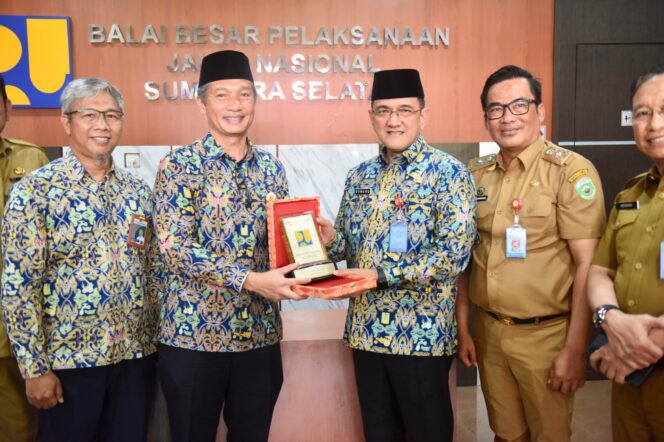 
Sekda Sumsel Edward Candra Irup Hari Bakti PU Ke-79 Tahun 2024
