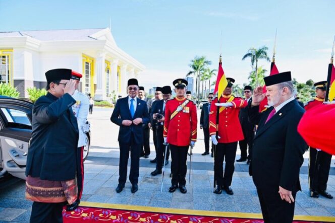 
Presiden Prabowo Disambut Upacara Kenegaraan di Istana Negara Malaysia