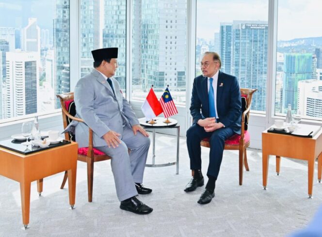 
Pertemuan Hangat Presiden Prabowo dan PM Anwar: Dari Penyambutan Adat hingga Jamuan Teh