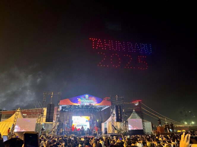 
					Pj Gubernur Elen Setiadi Hadiri Pertunjukan Drone Show Sambut Tahun Baru 2025 di Pelataran BKB