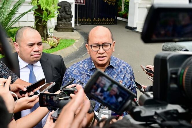 
Prabowo Bahas Strategi Penguatan Investasi Mobil Listrik di Istana Merdeka