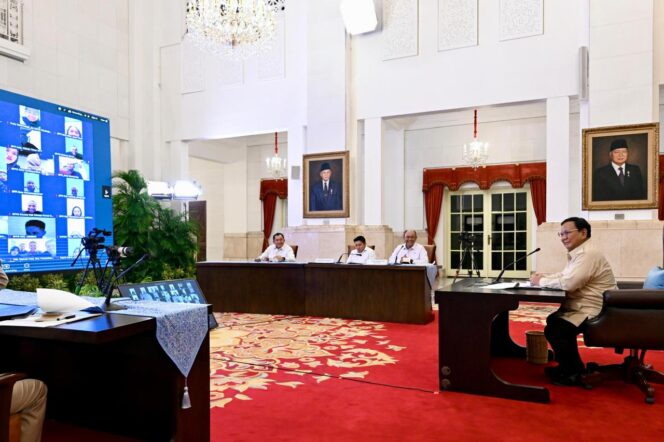 
Prabowo Pastikan Program MBG Berjalan Lancar di Daerah