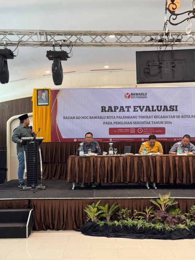 
Bawaslu Palembang Gelar Rapat Evaluasi, Susun Strategi Perkuat Pengawasan Pemilu Masa Depan