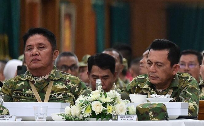 
Herman Deru-Cik Ujang Kompak Parade Senja dengan Prabowo, Jokowi dan SBY