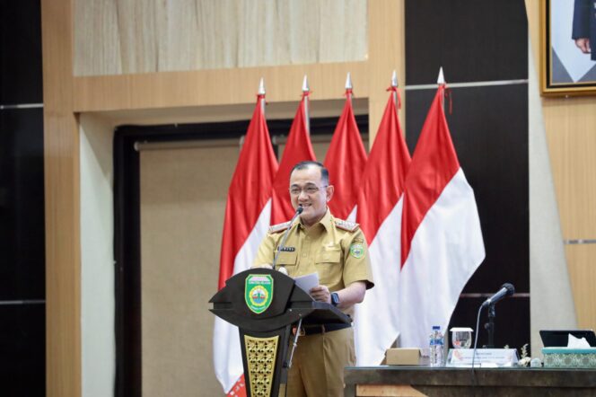 
Sekda Edward Chandra Buka Rapat Teknis Sinkronisasi Program Bidang Kebinamargaan dan Tata Ruang 2026