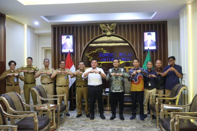 
Gubernur Herman Deru Sinergi Bersama GM PT PLN Kejar Target Wilayah Sumsel 100 Persen Teraliri Listrik