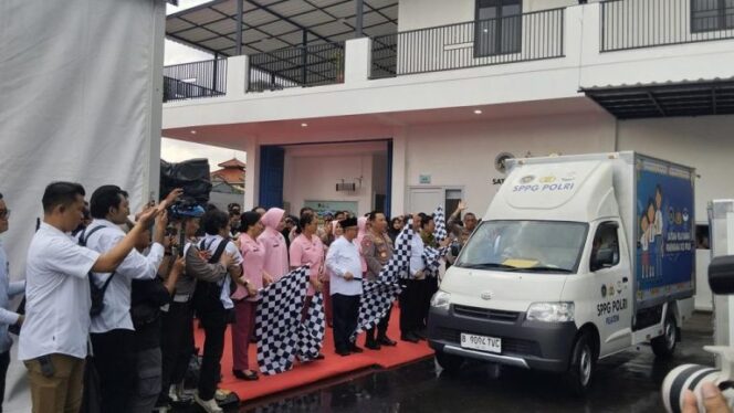 
					Dukung Program Makan Bergizi Gratis, Kapolri Resmikan Operasional SPPG Polri