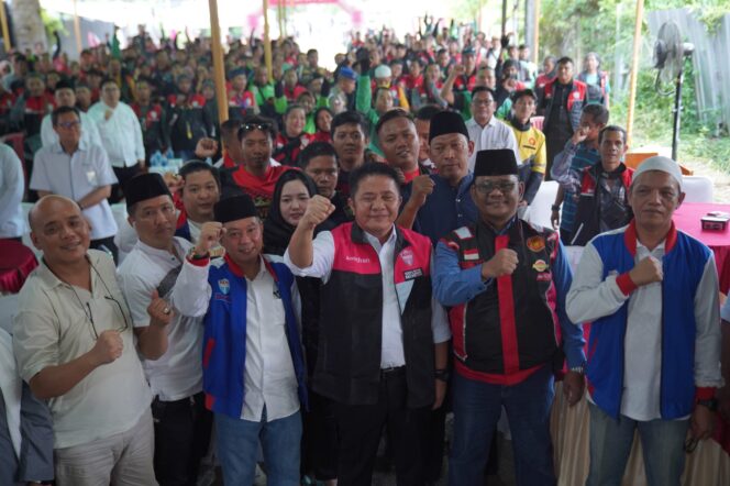 
Ratusan Anggota ADO Sumsel Sumringah Dapat Bingkisan Ramadhan dari Herman Deru