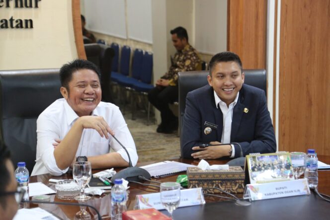 
					Herman Deru Komitmen Bantu Perbaikan Infrastruktur Jalan dan Pembangunan RTLH di Ogan Ilir
