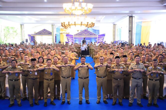 
					Kumpulkan Pejabat Eselon, Herman Deru dan Cik Ujang Satukan Tekad Sukseskan Visi Misi Sumsel Maju Terus Untuk Semua