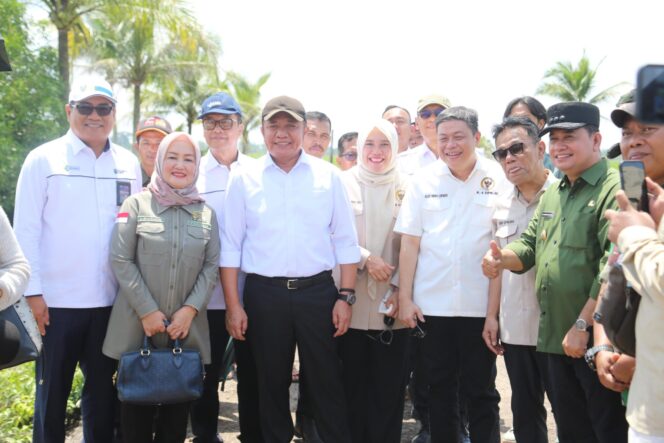 
Herman Deru Dampingi Reses Komisi IV DPR RI Tinjau Lokasi OPLA Desa Srimenanti Tanjung Lago Banyuasin
