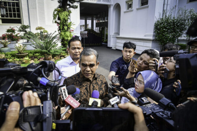 
Prabowo Bahas Evaluasi Direksi BUMN dan Isu Kemanusiaan Palestina di Istana Merdeka