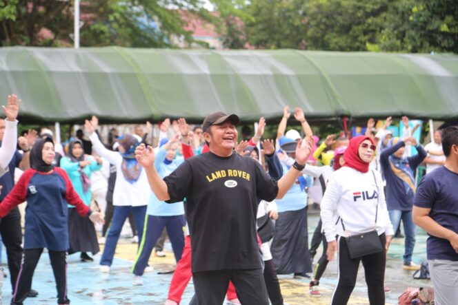 
Herman Deru Titip Pesan Ketua Baru IKA SMANTA: Tingkatkan Keakraban Tanpa Pandang Status dan Kasta