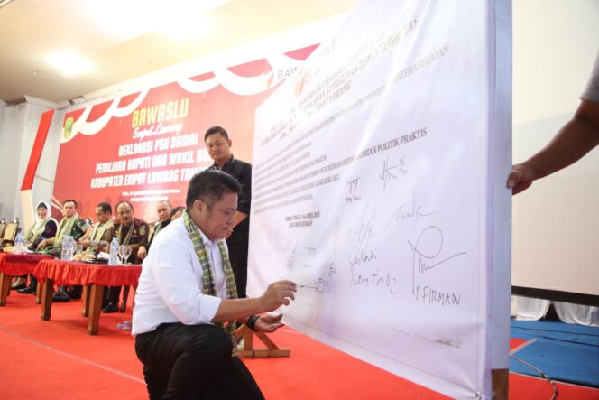 
Hadiri Deklarasi PSU Damai Pilkada Empat Lawang, Herman Deru Jamin PSU Berlangsung Luber, dan Demokratis