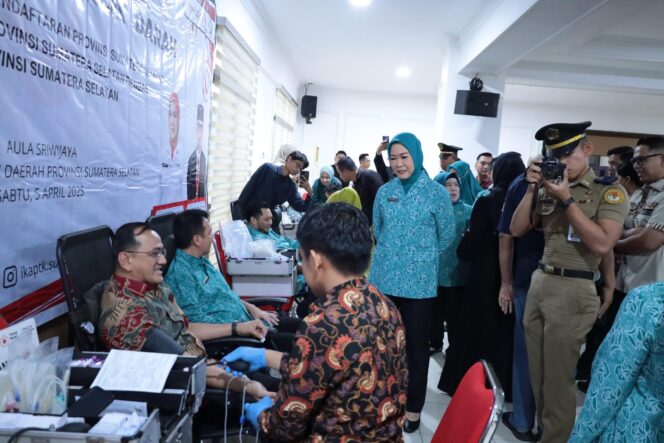 
Feby Deru Harapkan Donor Darah Rutin Digelar Untuk Kebutuhan Stok Darah Bagi Pasien Operasi dan Cuci Darah