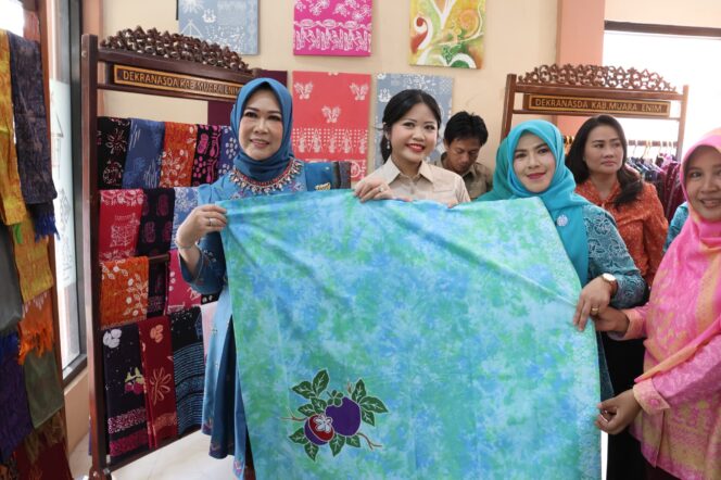 
					Tingkatkan Ekonomi Kreatif, Ketua TP PKK Sumsel Feby Deru Luncurkan Jumputan dan Toko PKK di Muara Enim