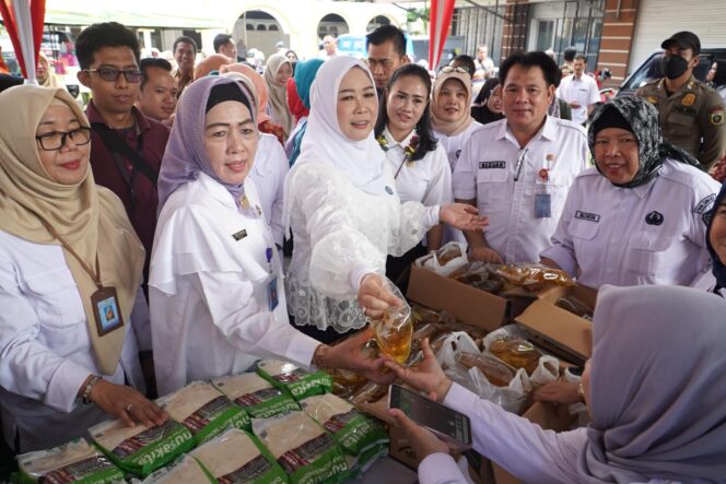 
					Ketua TP PKK Febrita Tinjau Pasar Murah Semarakan HUT Ke-79 Sumsel