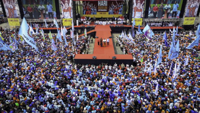 
					Prabowo Hadiri Peringatan Hari Buruh Internasional di Monas