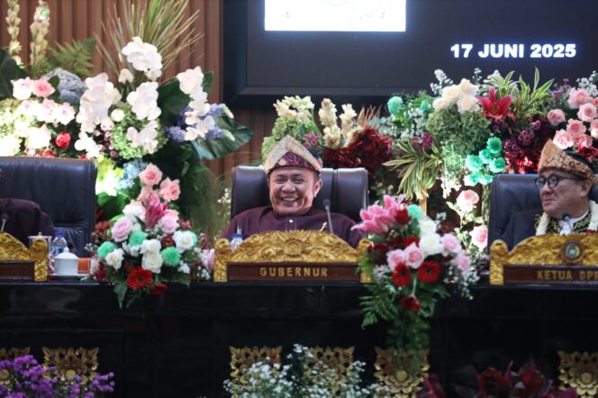
					Gubernur Herman Deru Serahkan Bantuan Rp 50 Miliar untuk Revitalisasi Infrastruktur pada HUT ke-1342 Tahun Kota Palembang