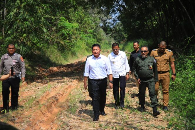 
					Tinjau Jalan Nigata Prabumulih, Herman Deru Minta Pertamina Bangun Akses Jalan