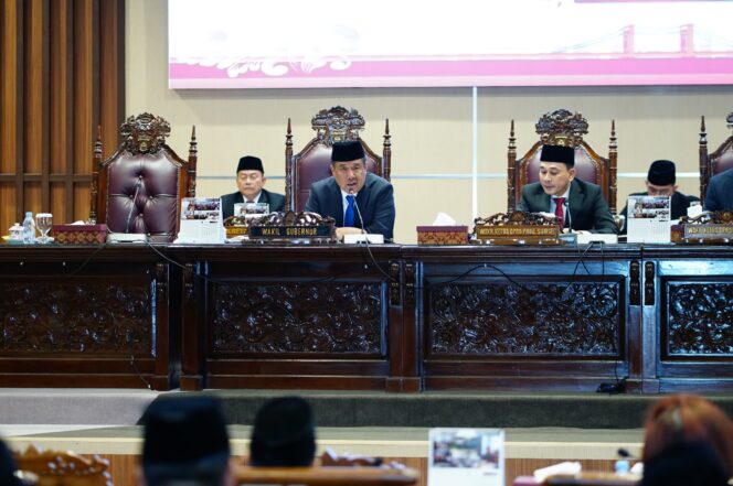 
					Cik Ujang Jawab Pandangan Fraksi DPRD Sumsel Soal Raperda APBD 2024