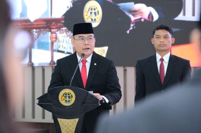 
					Wamen ATR/BPN Lantik 28 Pejabat, Tekankan Adaptasi dan Profesionalisme Organisasi