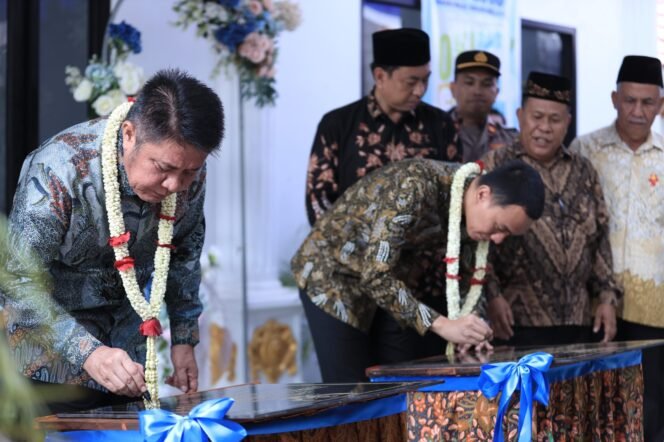 
Herman Deru Resmikan Kantor Desa Kerta Mukti Dibangun Secara Swadaya Oleh Masyarakat