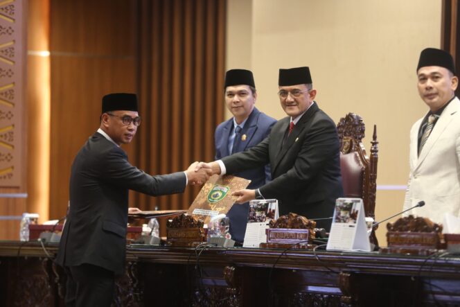 
					DPRD Sumsel Bahas Tiga Raperda Strategis, Sekda Edward Candra Dengarkan Pandangan Fraksi