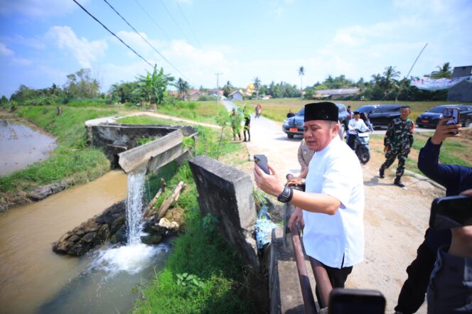 
Temukan Irigasi Putus di OKU Timur, Gubernur Herman Deru Tindak Cepat Video Call Kepala BBWS Sumatera VIII