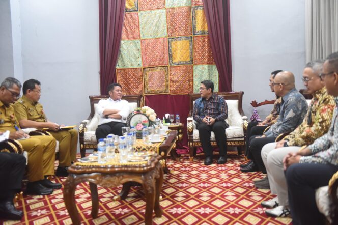 
Herman Deru Tegaskan Dukungan Penuh untuk PT Semen Baturaja Sebagai Mitra Strategis Pembangunan