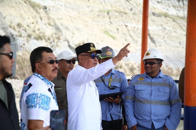 
Cik Ujang Tinjau Jalan Khusus Pertambangan, Pastikan Larangan Truk Batu Bara di Jalan Negara Berlaku 2026