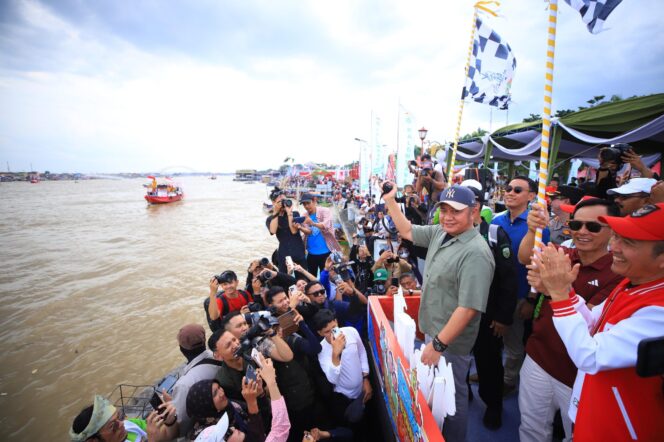 
					Gubernur Herman Deru Dorong Lomba Perahu Bidar Palembang Jadi Agenda Wisata Dunia