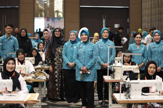 
					PKK Pusat Gandeng PKK Sumsel Gelar Pelatihan Menjahit bagi Ibu Rumah Tangga