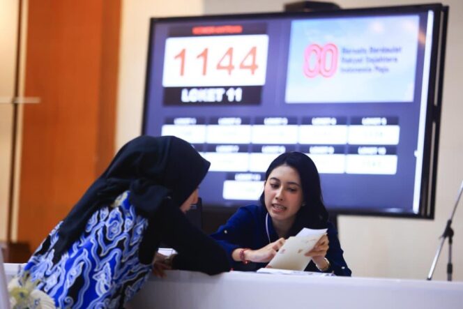 
Euforia Masyarakat Sambut Upacara Kemerdekaan di Istana, Pengambilan Undangan Fisik Dimulai