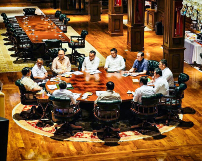 
Gelar Rapat Maraton di Hambalang, Prabowo dan Jajaran Menteri Bahas Pertanian hingga Investasi Nasional