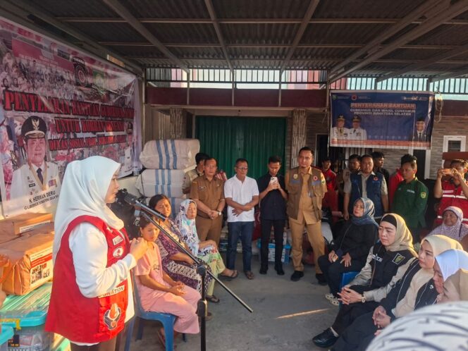 
Ketua TP PKK Sumsel didampingi BPBD Sumsel Salurkan Bantuan Gubernur untuk Korban Kebakaran 1 Ulu: 21 Rumah Ludes, 123 Jiwa Terdampak